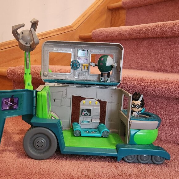 PJ Masks Romeo's Lab Playset - Picture 6 of 6
